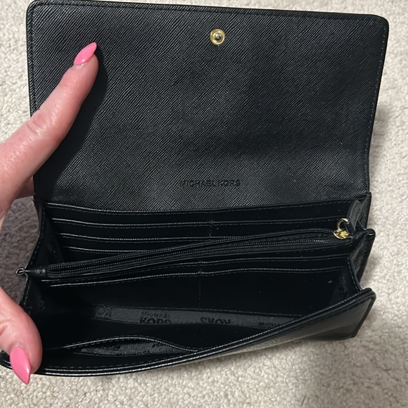 Michael Kors Wallet - Picture 2 of 2